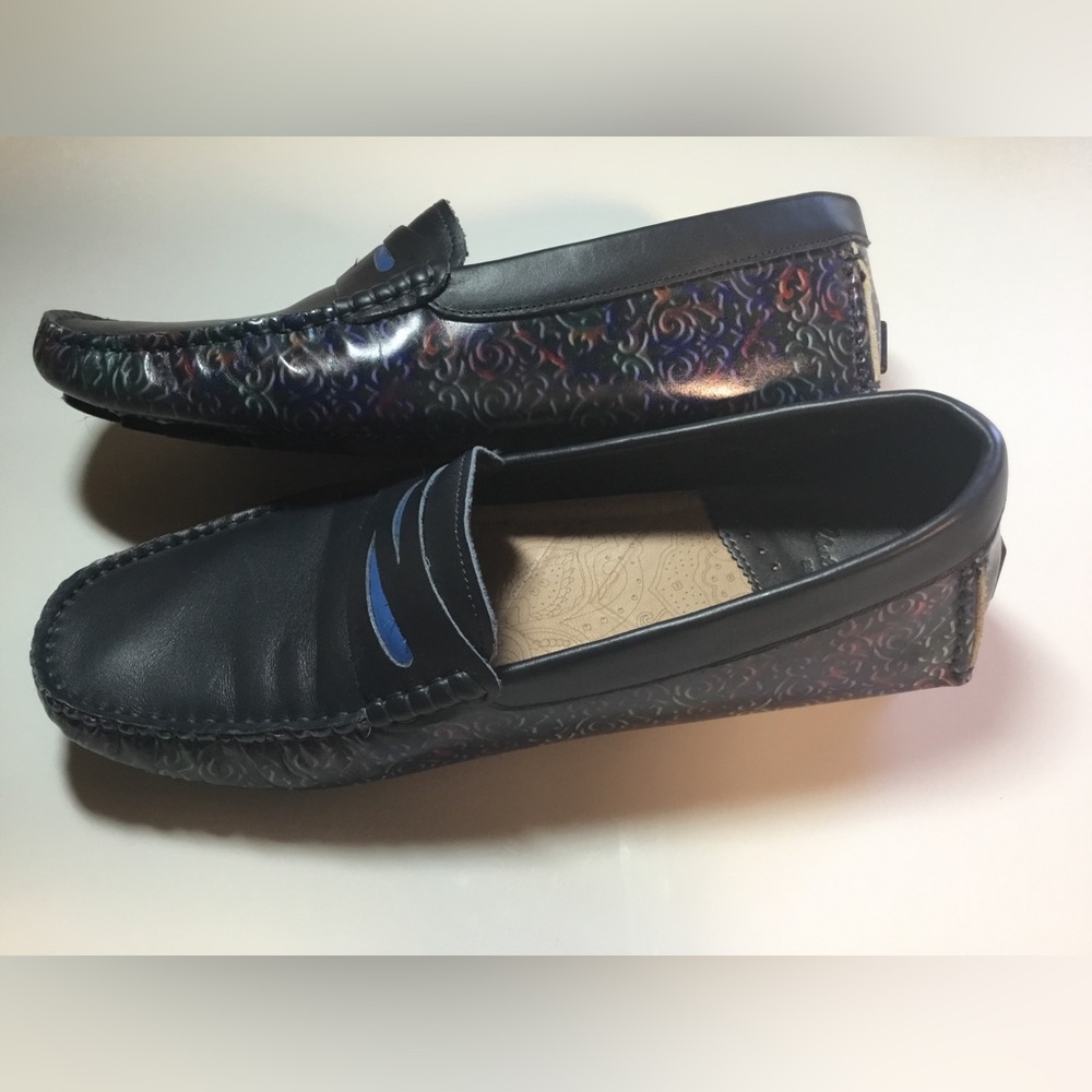 Robert Graham Men’s driving loafers. Very good used condition. Size 10